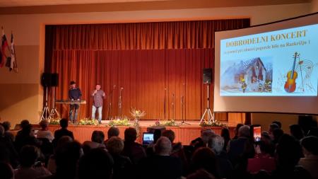 Dobrodelni koncert za pomoč pri obnovi pogorele hiše 61